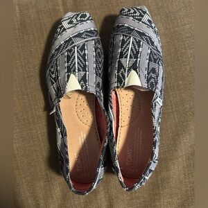 TOMS Classic Alpargata Slip-Ons – Black & Gray Tribal Print – Women’s 9.5 – NEW